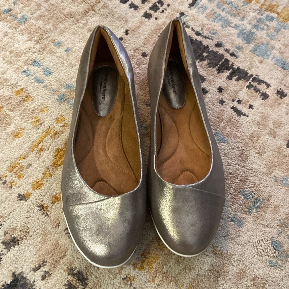 Cloudwalkers by Avenue- metallic in color-size 11W ladies